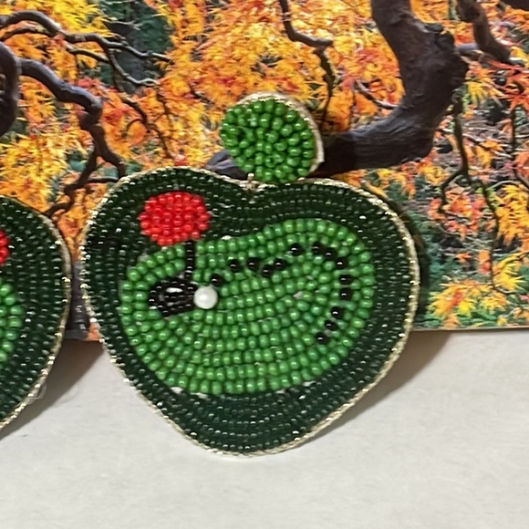 🎉⛳️LOVE GOLF Beaded Heart Earrings - Picture 2 of 2